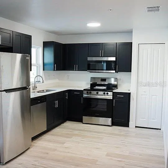 2 bed, 1.0 bath, 857 sqft, $1,649 — Photo 3