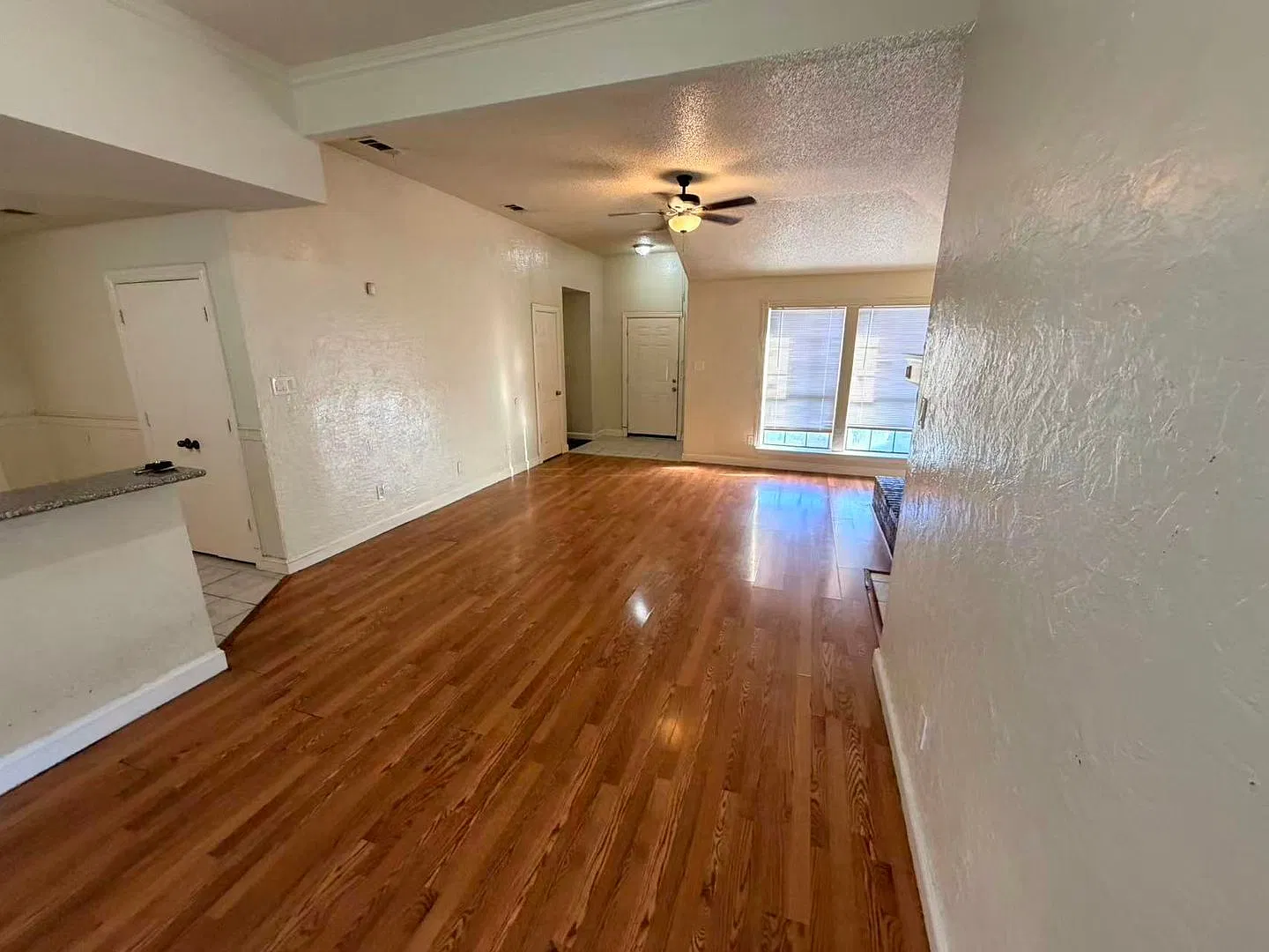 Beautiful 3 Bedroom 2 Bathroom in Rowlett! — Photo 4