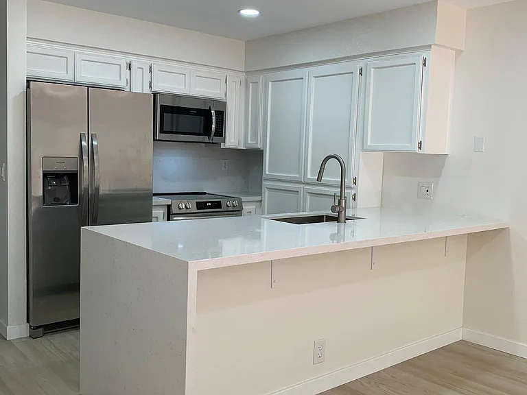 387 Creekview Dr — Photo 3