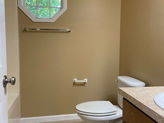 5th image of 812 20th St APT A