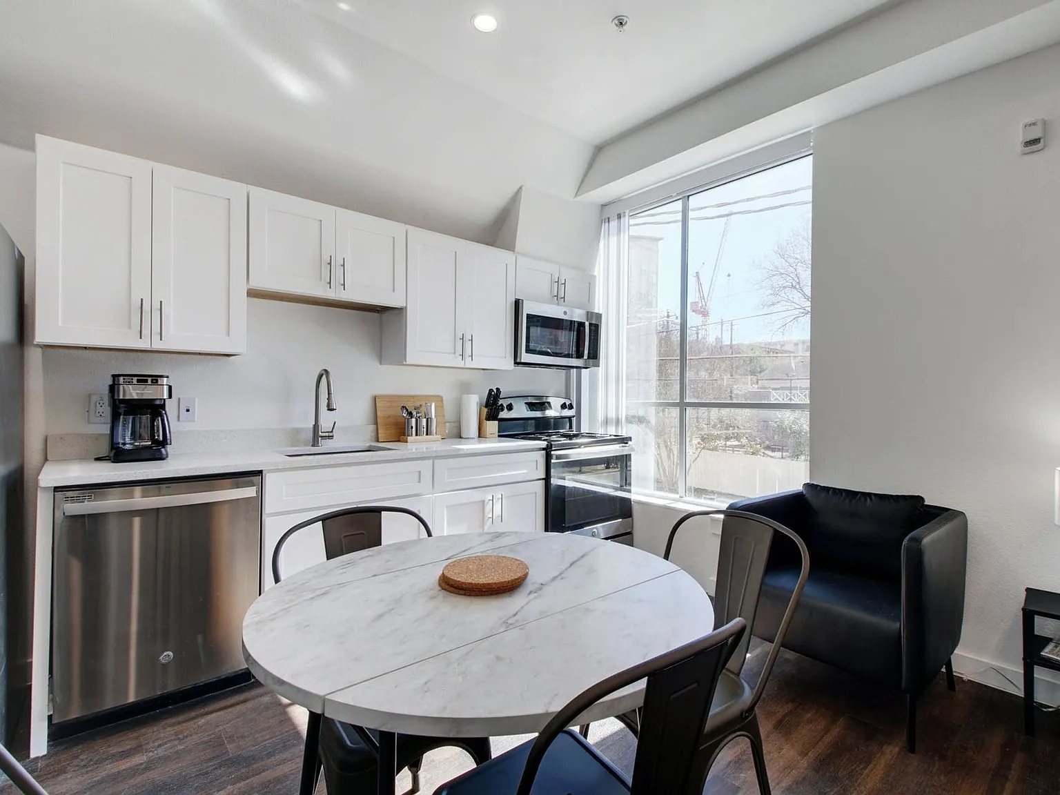 Avia Apartments — Photo 1