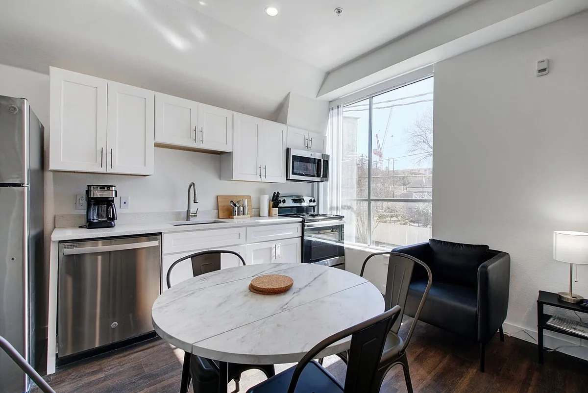 Building Photo - Avia Apartments