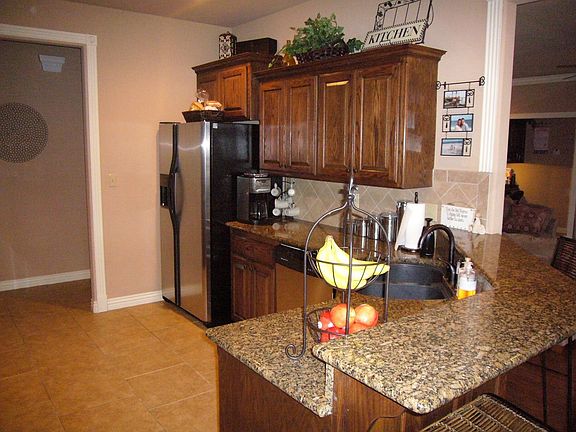 Granite counters, Oak Cab.
