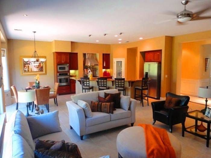 Family room / kitchen