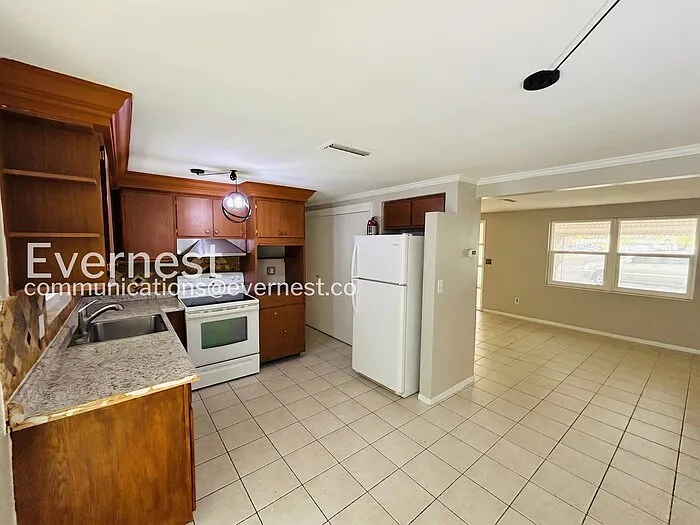 2412 Arcadia Rd — Photo 4