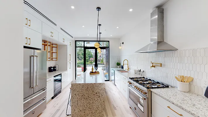 Sold by Platt New York | media 6