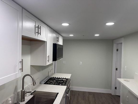 3rd image of 206A Avenue H #G
