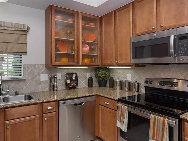 Estancia Townhomes — Photo 10