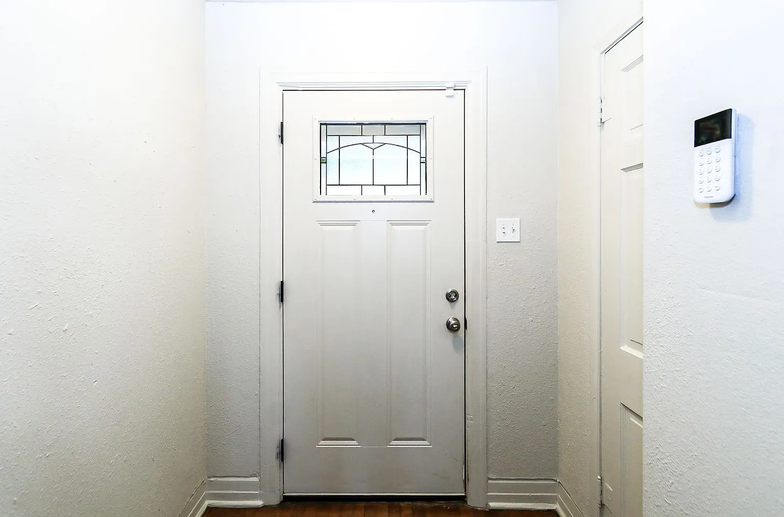 2/1 For Lease - Blocks From Campus — Photo 4