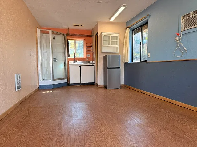 Studio, 350 sqft, $1,025 — Photo 2