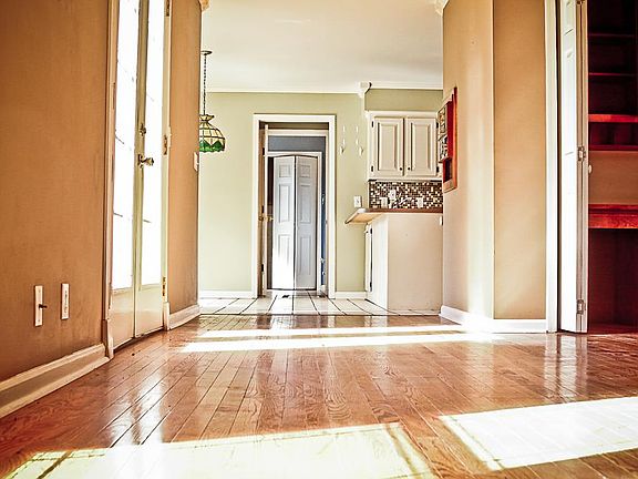 3rd image of 2126 Brookwood Ln