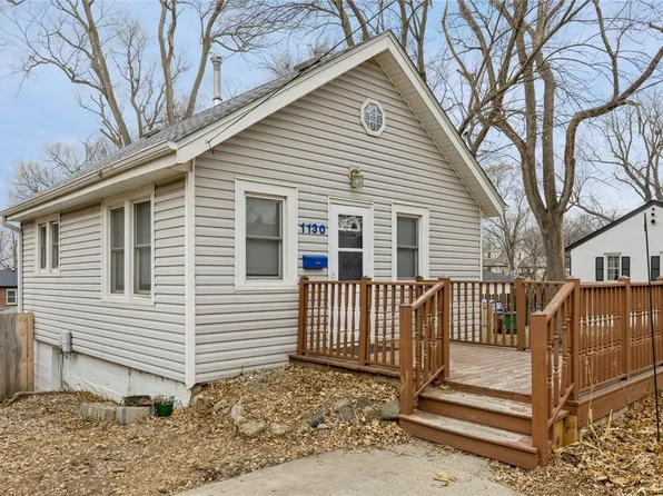 1130 67th St, Windsor Heights, IA 50324