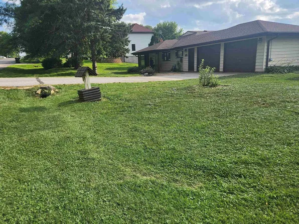 715 Lakeview Dr, Eagle, NE 68347