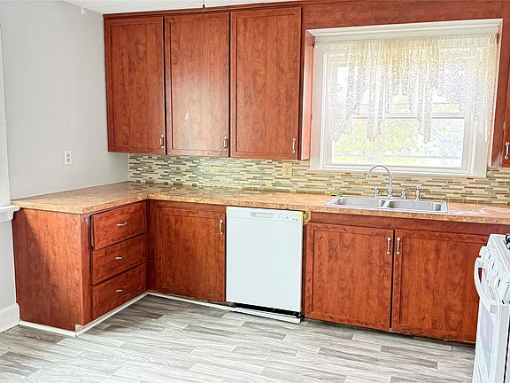 5th image of 100 Kimble Rd