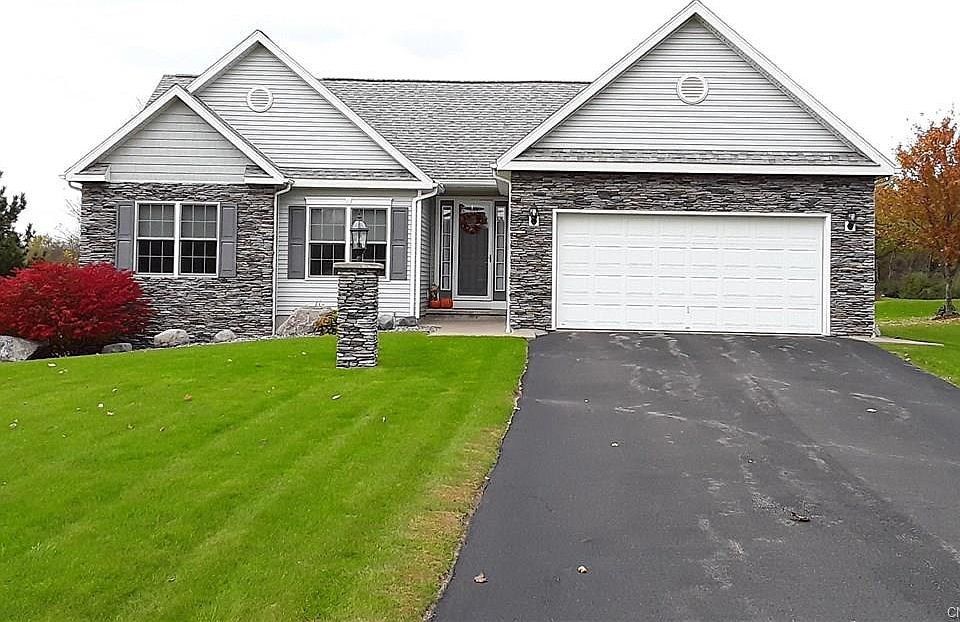 1st image of 925 Walden Pond Ln