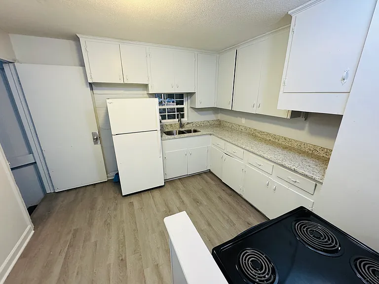 2512 Rockwood Dr — Photo 16