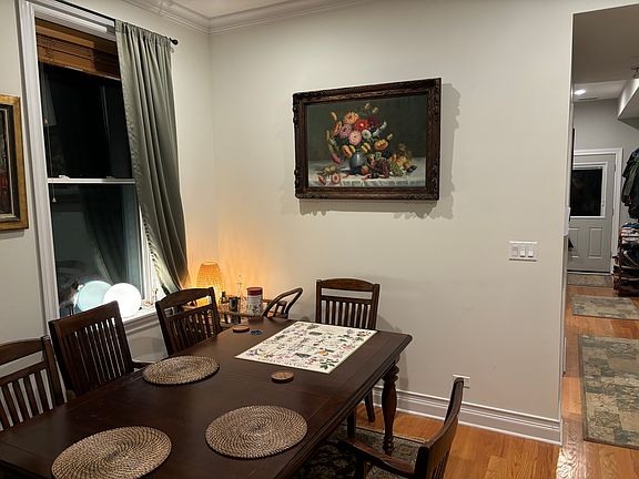 3rd image of 945 N Hoyne Ave #2