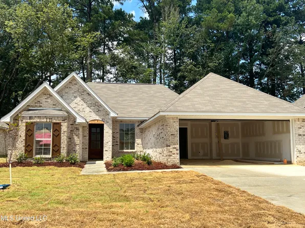 519 Silver Hill Dr, Pearl, MS 39208