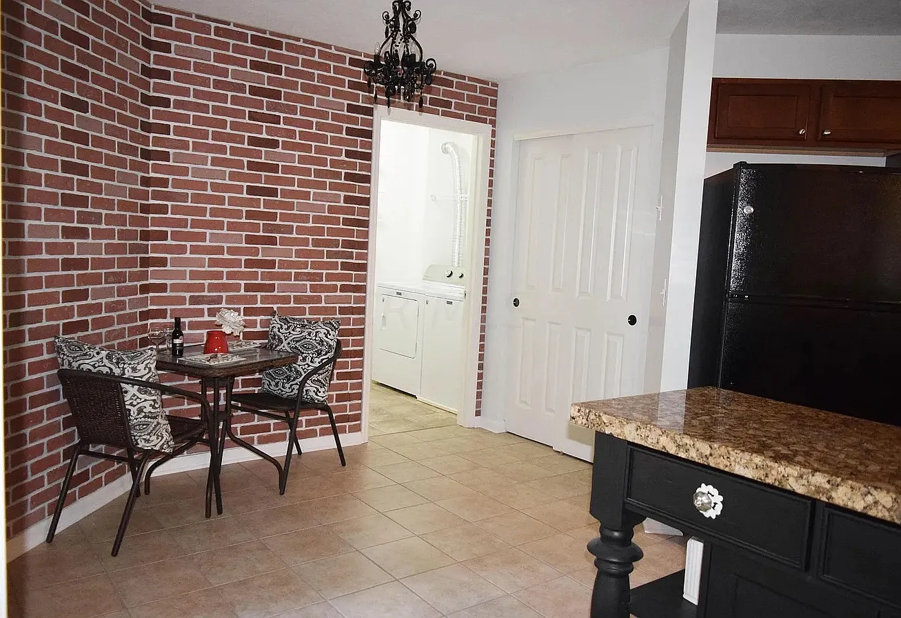 3 bed, 2.5 bath, 1806 sqft, $2,295 — Photo 4