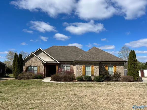 2826 Summerwind Dr SE, Decatur, AL 35603