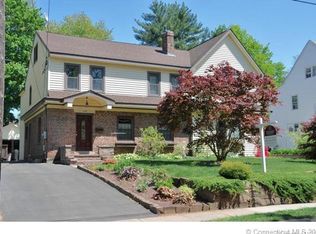 154 Ballard Dr, West Hartford, CT 06119