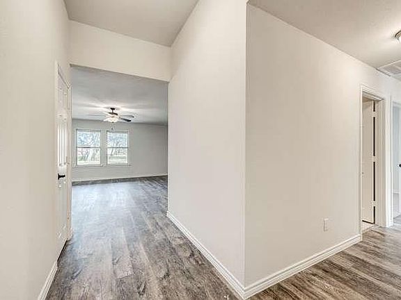 3rd image of 508 Balboa Dr E