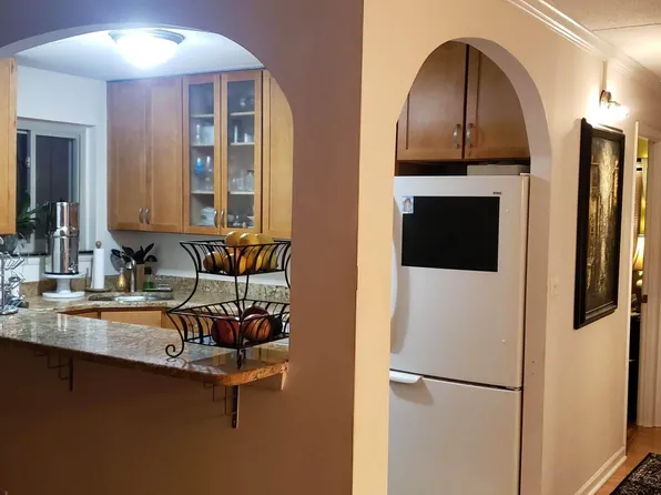 565 Fairway View Dr APT 3-L, Wheeling, IL 60090