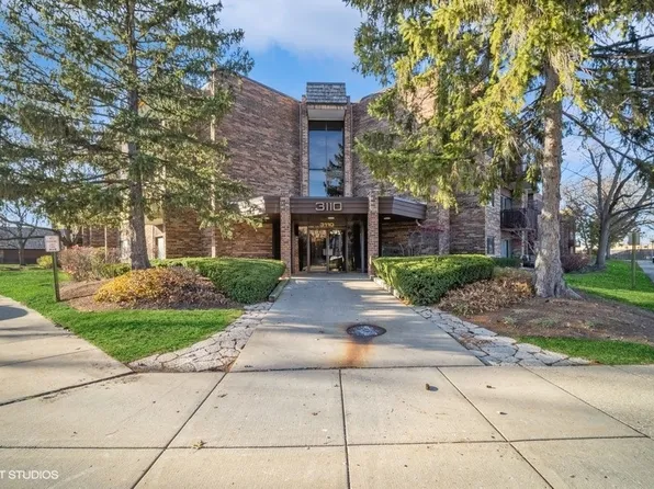 3110 Pheasant Creek Dr APT 109, Northbrook, IL 60062