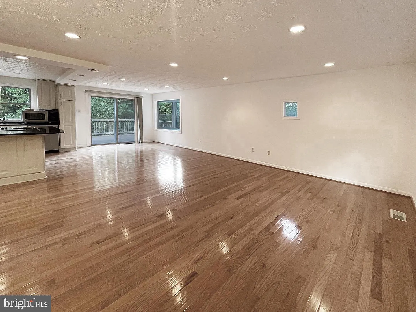 4 bed, 1497 sqft, $4,750 — Photo 2