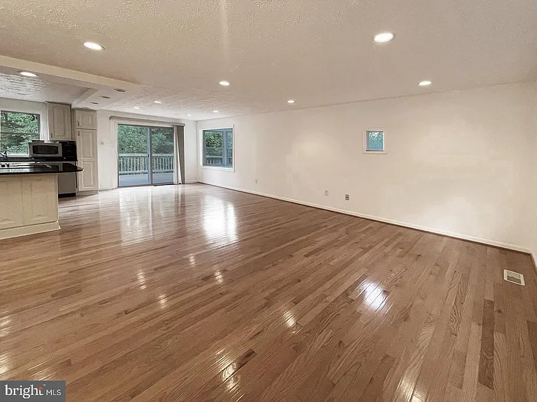 1115 Riva Ridge Dr — Photo 2