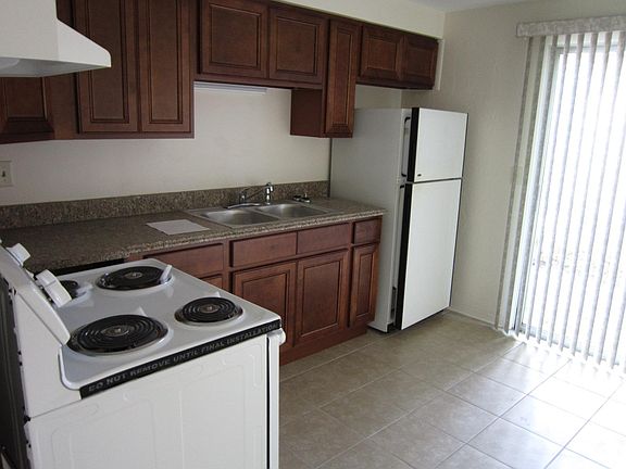 3rd image of 307 Magnolia St APT C
