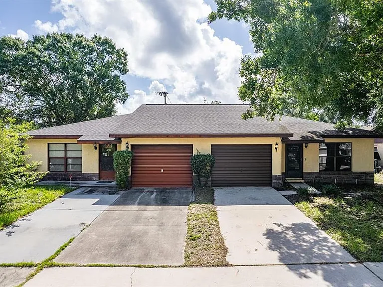 145 E Towne Pl — Photo 1