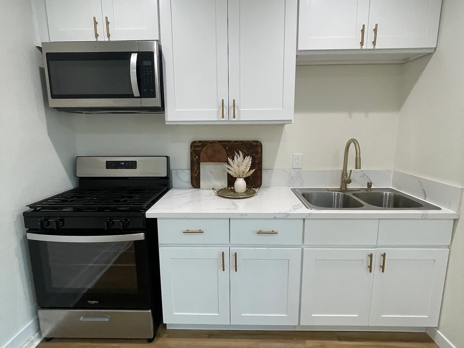 281 E Edna Pl — Photo 3