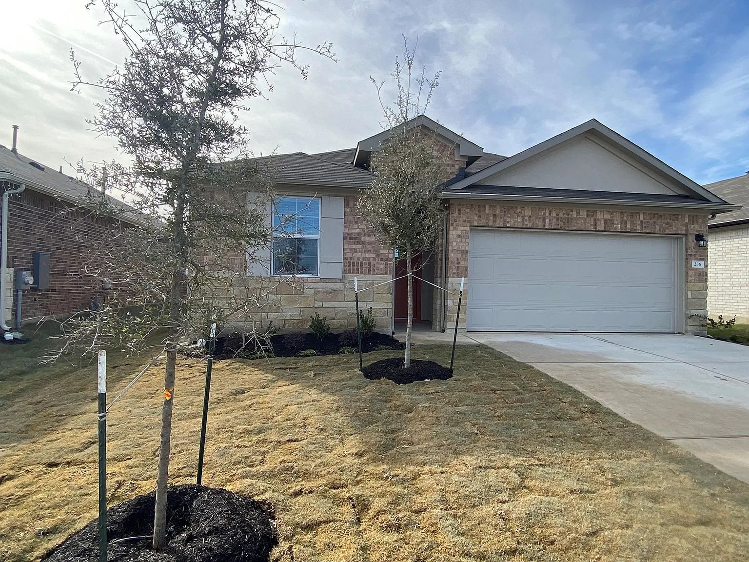 4 bed, 2.0 bath, 1922 sqft, $2,174 — Photo 4