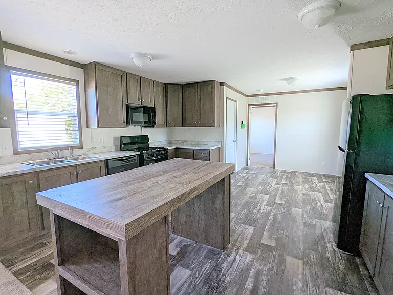 558 Delaware St — Photo 9