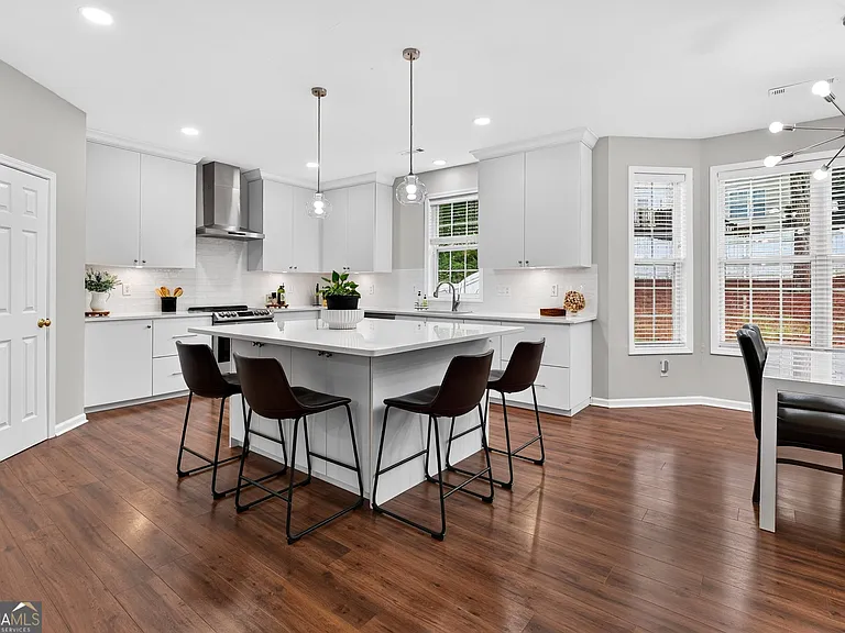 323 Revolution Dr — Photo 14