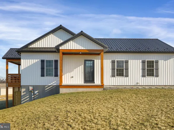 104 Par 3 Dr, Millersburg, PA 17061