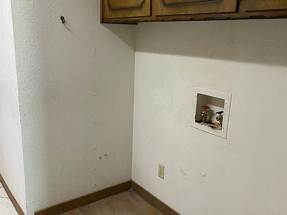 4th image of 2326 E Ellis St