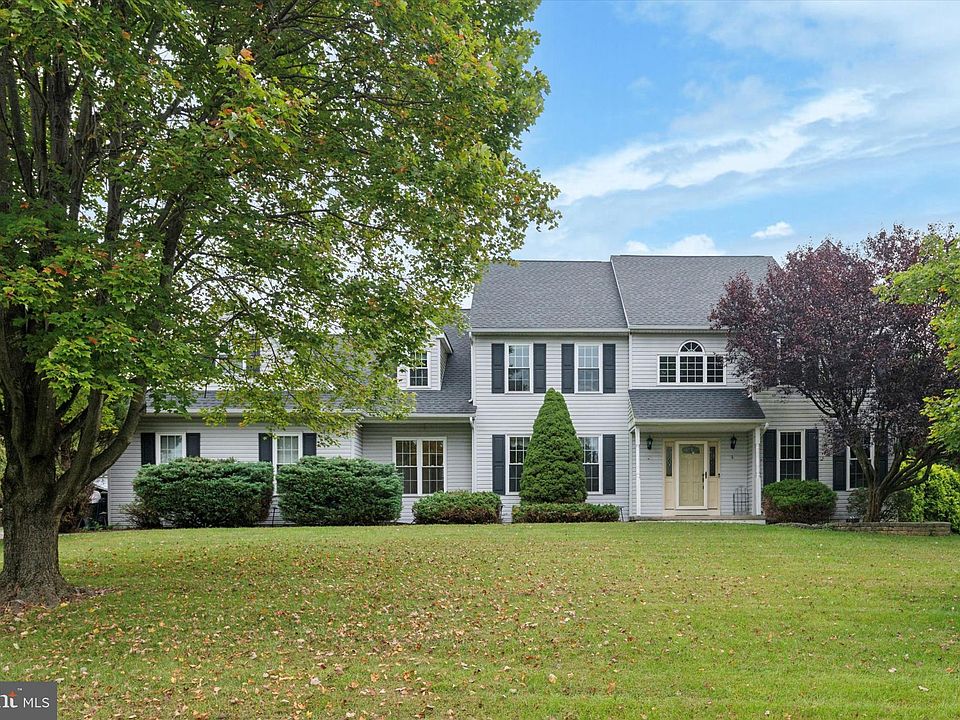 1st image of 223 Autumn Hill Dr
