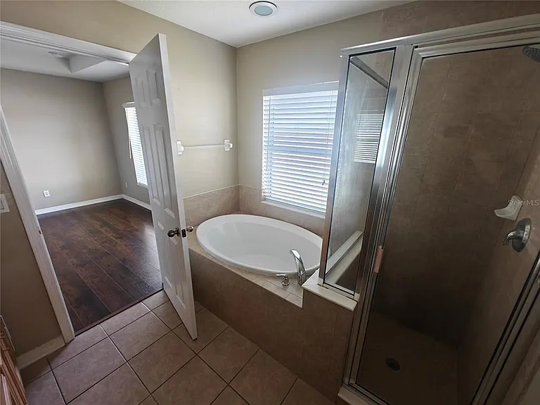 8225 Summer Wood Ln — Photo 15