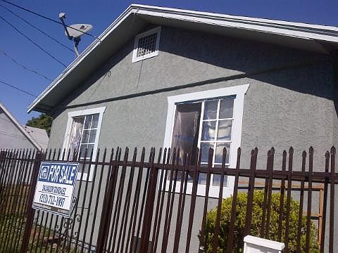 1st image of 831 W 51st St