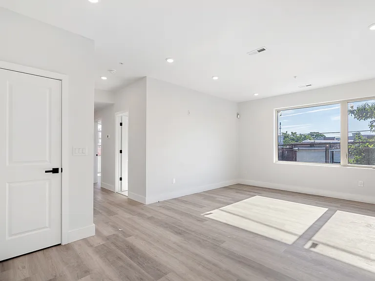 2326-28 N 9th St #201 — Photo 10