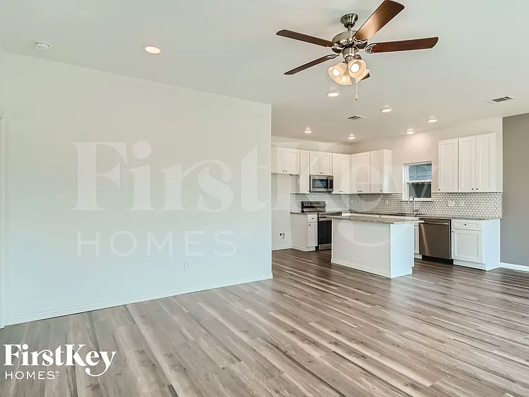 7360 Parkside Place Dr — Photo 6