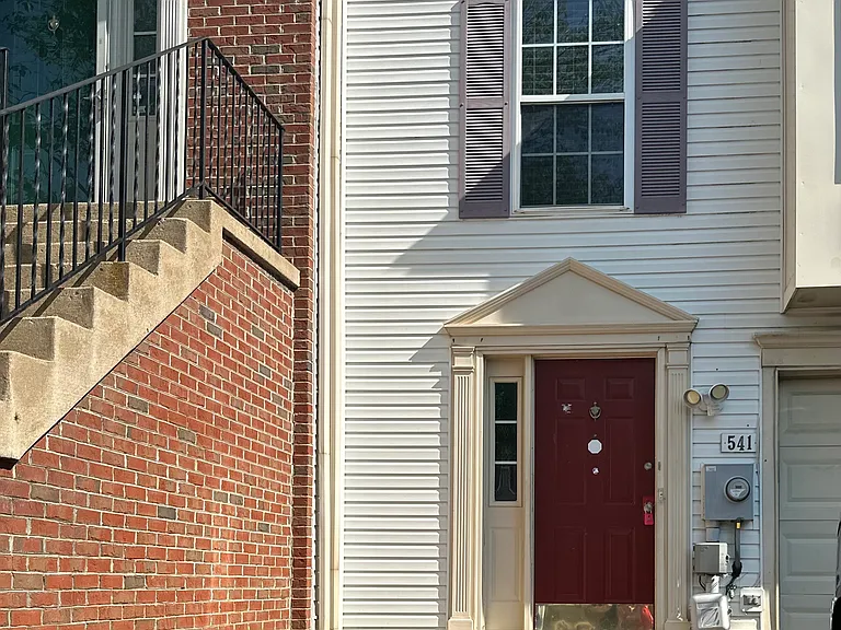 541 Primus Ct — Photo 2