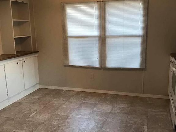 3rd image of 6724 Camelot Dr