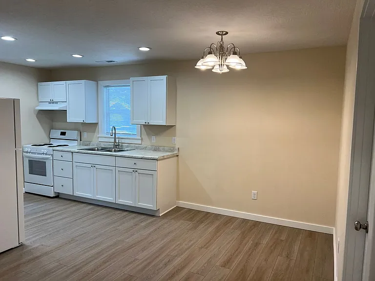 1223 N Sherman Ave — Photo 5