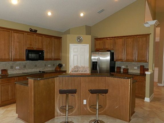 3rd image of 86471 Eastport Dr