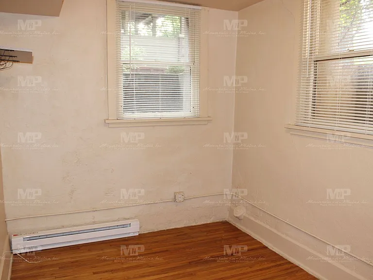 322 1/2 W Laurel St — Photo 8