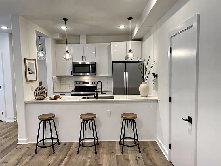 2416 Clifford St #1 — Photo 2