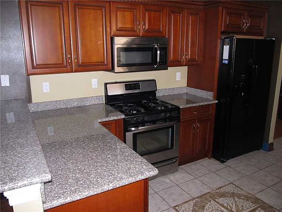 5th image of 4424 Eve St